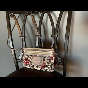 Coach Poppy Wristlet Black red silver
